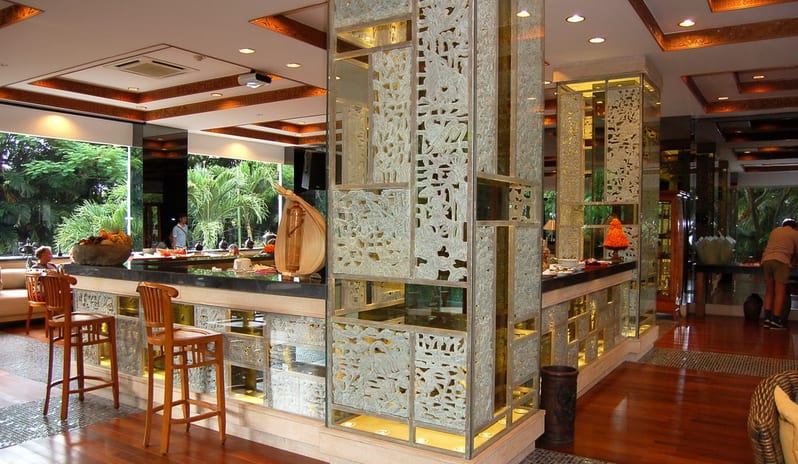 Suling Lounge towards service area